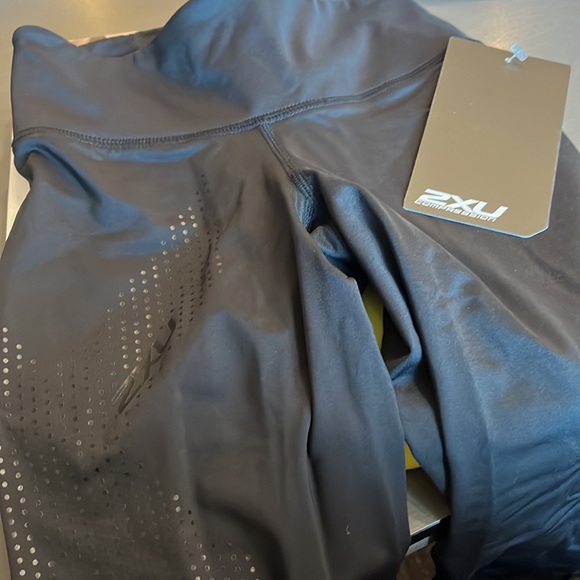 BNWT 2XU mid-rise compression 3/4 tights - Picture 5 of 8